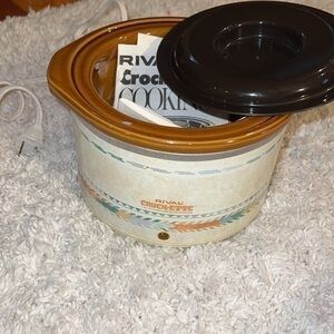 Vintage 1qt rival slow cooker.